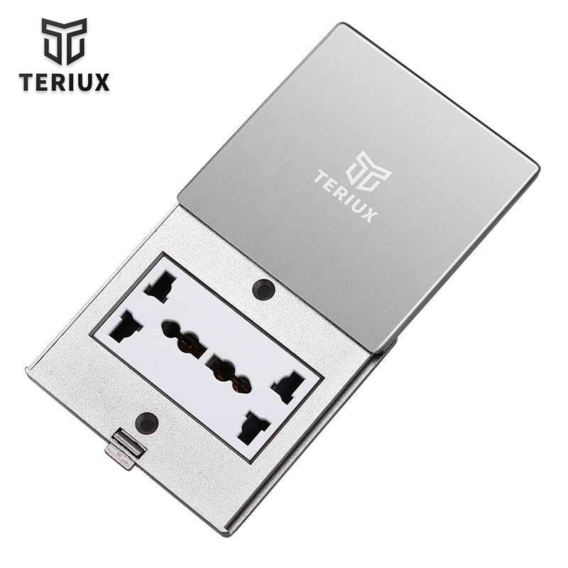 Pequeno 86 Push Push Push Socket Silver