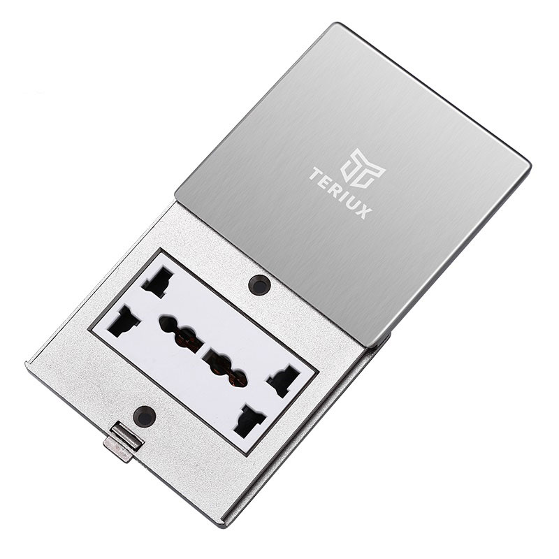 Pequeno 86 Push Push Push Socket Silver